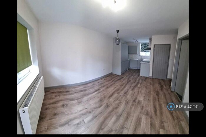 2 Bedroom Flat To Rent In Rickmansworth Lane, Chalfont St. Peter, Gerrards Cross, SL9