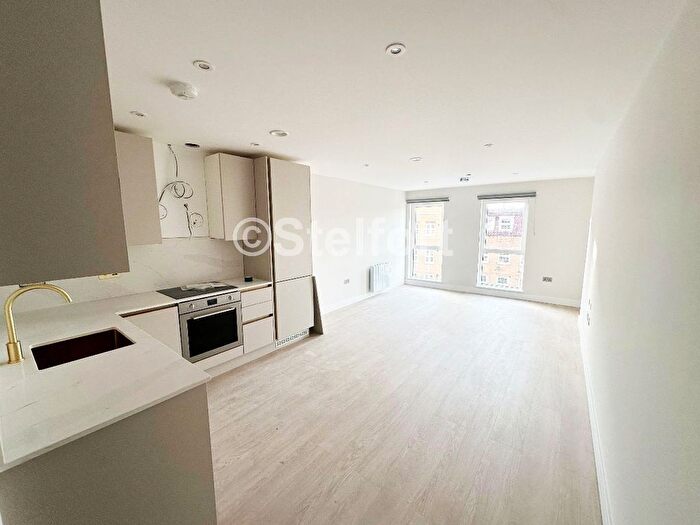 2 Bedroom Flat To Rent In Ravenings Parade, Goodmayes Road, Goodmayes, Ilford, IG3