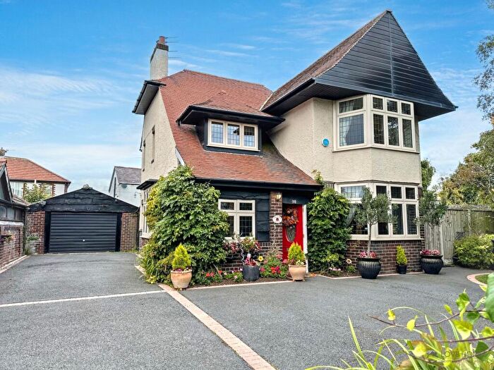 3 Bedroom Detached House For Sale In Garstang Road East, Poulton-Le-Fylde, FY6