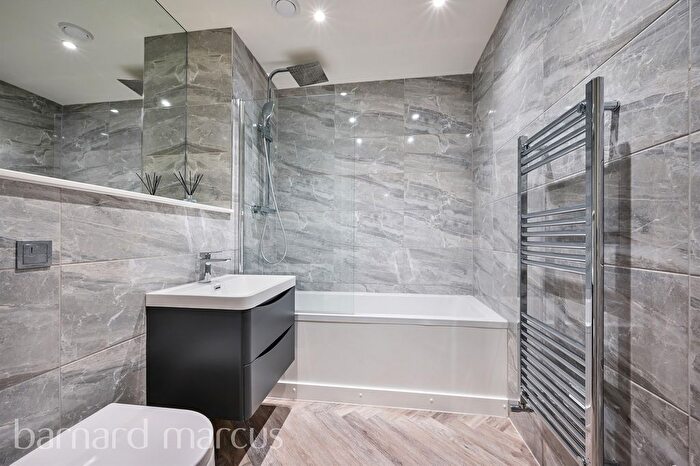 2 Bedroom Flat For Sale In Hyde Road, Sanderstead, South Croydon, CR2