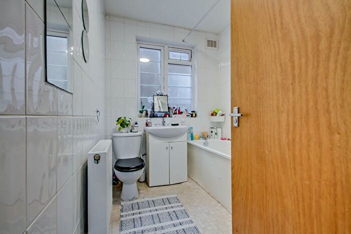 1 Bedroom Flat For Sale In Clare Road, Greenford, UB6