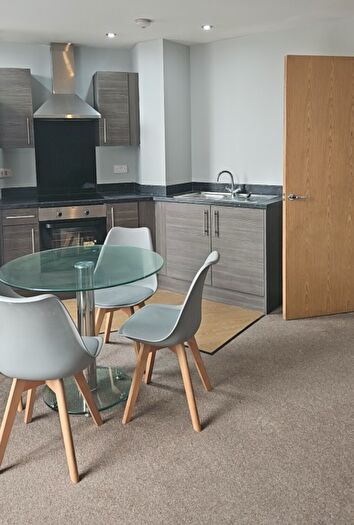 2 Bedroom Flat To Rent In Pellon Lane, Halifax, West Yorkshire, HX1