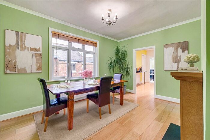 4 Bedroom Maisonette For Sale In Strickland Row, Wandsworth Common, SW18