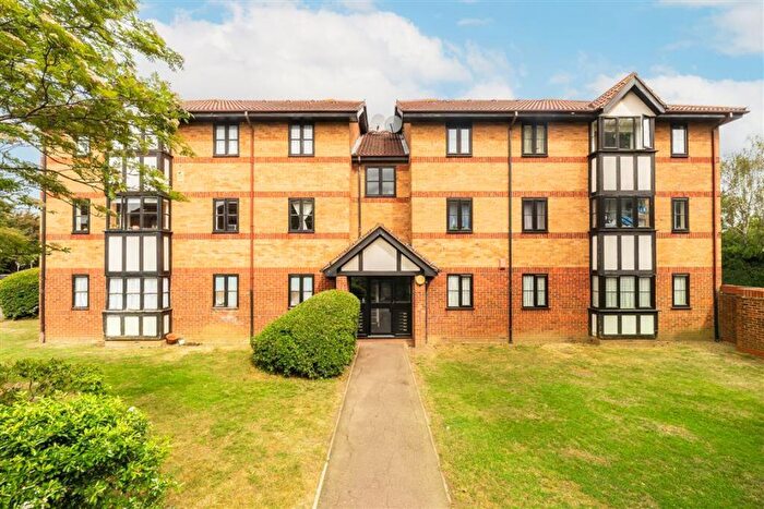 2 Bedroom Flat For Sale In Woodvale Way, Golders Green, NW11