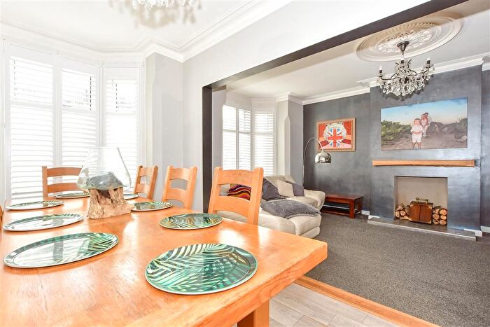 3 Bedroom End Of Terrace House For Sale In Penhale Road, Portsmouth, Hampshire, PO1