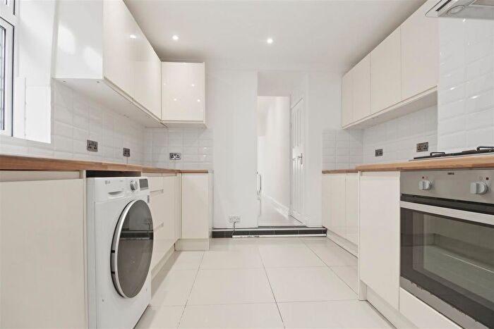 2 Bedroom Flat To Rent In (Garden Room) Odessa Road, London, E7
