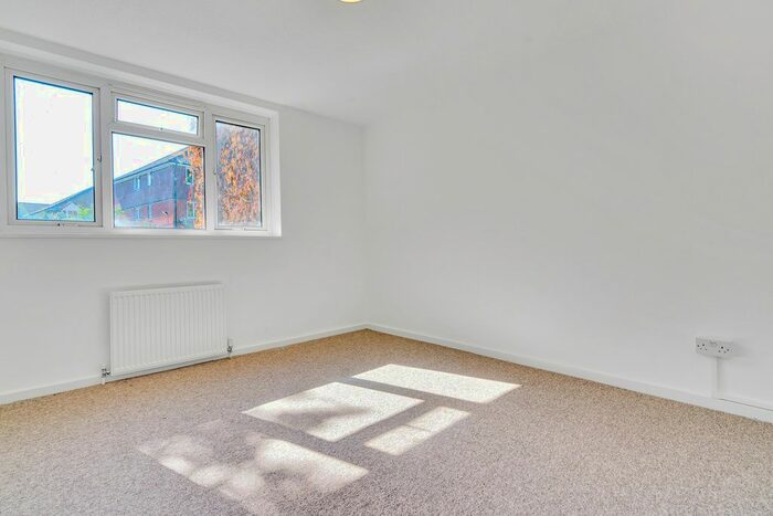 3 Bedroom Flat To Rent In Conistone Way, Islington, London, N7