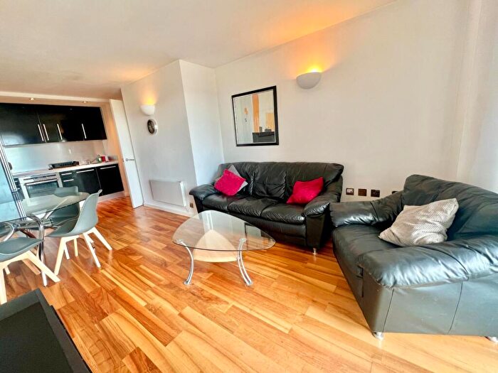 2 Bedroom Flat To Rent In Whitehall Waterfront, Riverside Way, Leeds, LS1