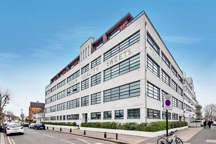 2 Bedroom Flat For Sale In Shaftesbury Road, Forest Gate, E7