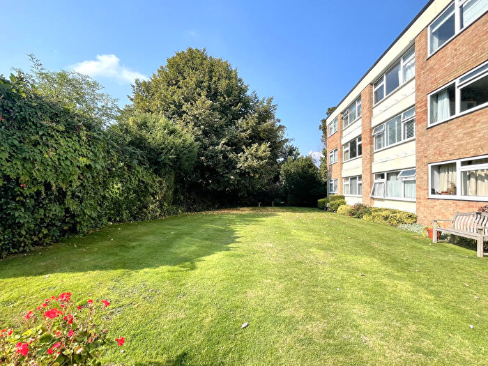 2 Bedroom Apartment For Sale In Leatherhead, KT22