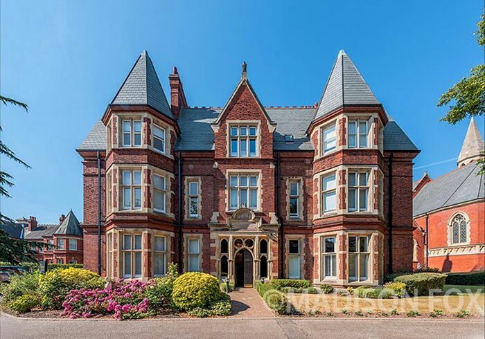 2 Bedroom Flat To Rent In Regents Drive, Woodford Green, IG8