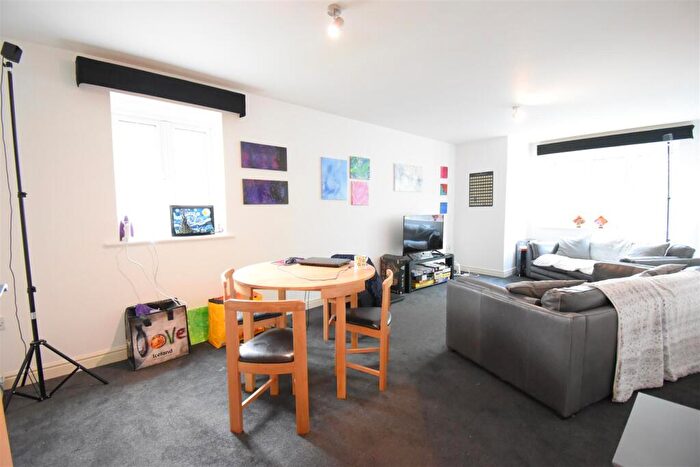 3 Bedroom Flat To Rent In Hagley Court, B16