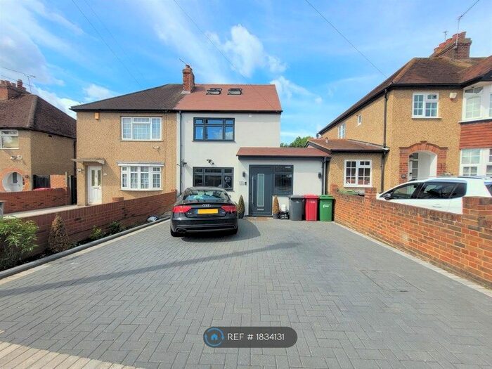 4 Bedroom Semi-Detached House To Rent In Haymill Road, Slough, SL2