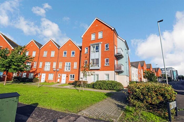 2 Bedroom Flat For Sale In Newfoundland Drive, Poole, BH15