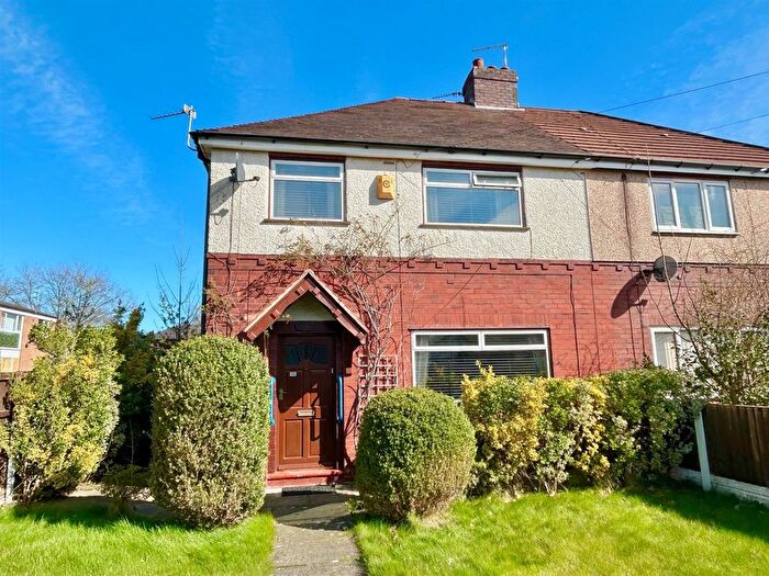 3 Bedroom Semi Detached House For Sale In North Lane, Tyldesley, Manchester, M29