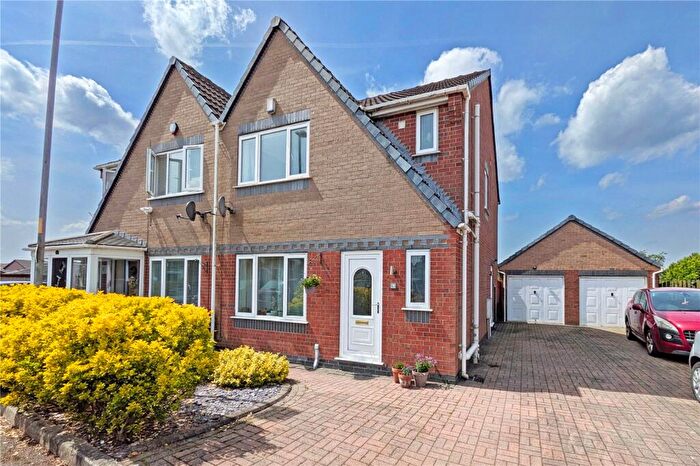 3 Bedroom Semi Detached House For Sale In Richards Close, Audenshaw, Tameside, M34