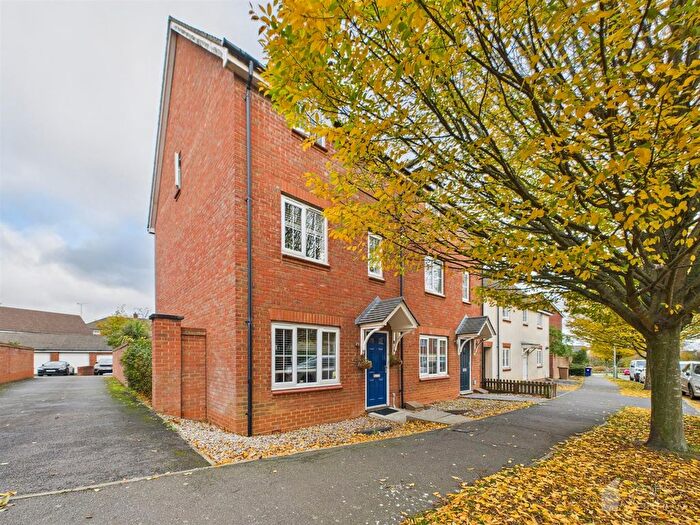3 Bedroom Town House For Sale In Mendip Way, Gt Ashby, Stevenage, SG1