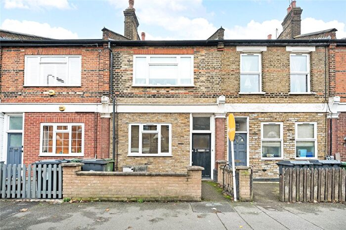 2 Bedroom Flat To Rent In Coppermill Lane, London, E17