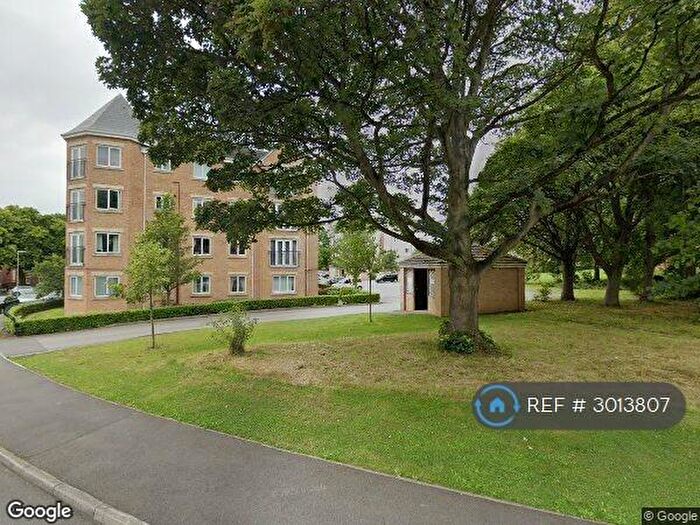 2 Bedroom Flat To Rent In Holly Way, Leeds, LS14