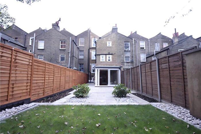 2 Bedroom Apartment To Rent In Chatsworth Road, Hackney, London, E5