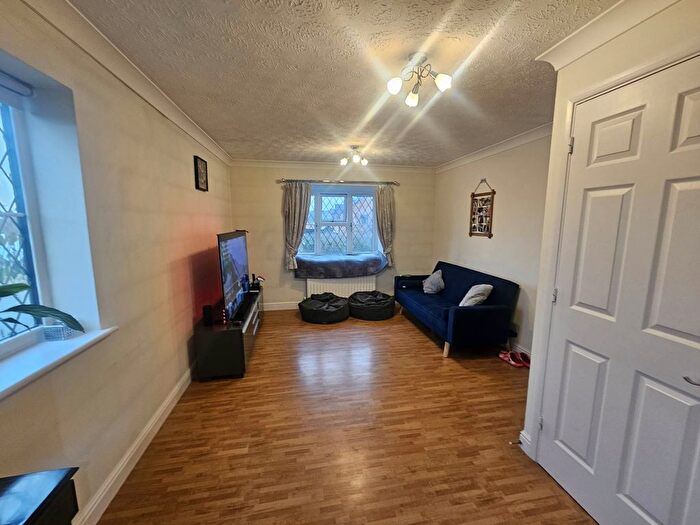1 Bedroom Flat To Rent In Old Burrs, Walton, HP21