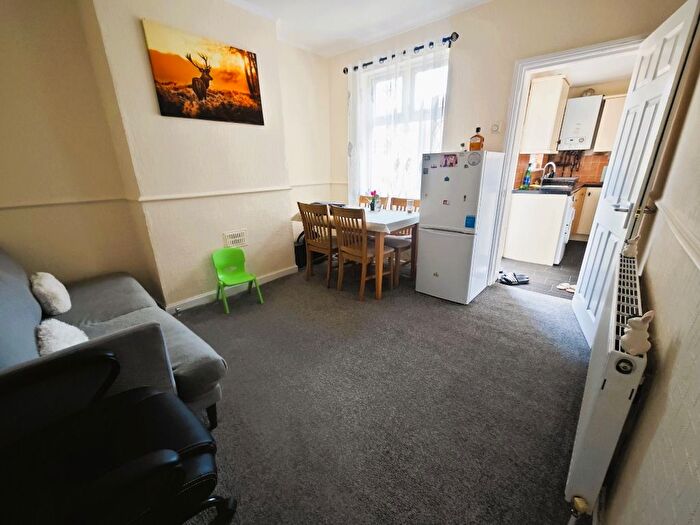 3 Bedroom Terraced House For Sale In Alcombe Road, Northampton, NN1