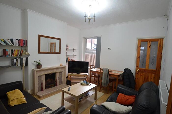 4 Bedroom Terraced House To Rent In Warwards Lane, Selly Oak, B29