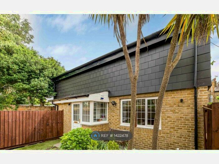 3 Bedroom Detached House To Rent In Carrick Close, Isleworth, TW7