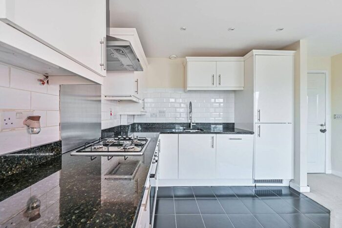 2 Bedroom Flat To Rent In Pancras Way, Bow, London, E3