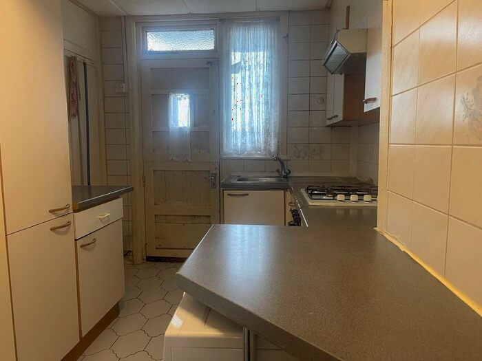 2 Bedroom Flat To Rent In Alexandra Avenue, Harrow, HA2