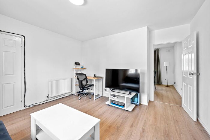 3 Bedroom Detached House To Rent In Linkway, London, SW20