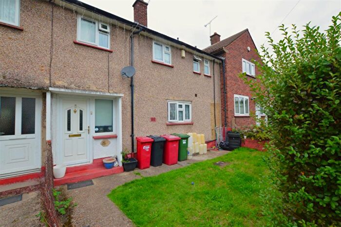 3 Bedroom House For Sale In Willoners, Slough, SL2