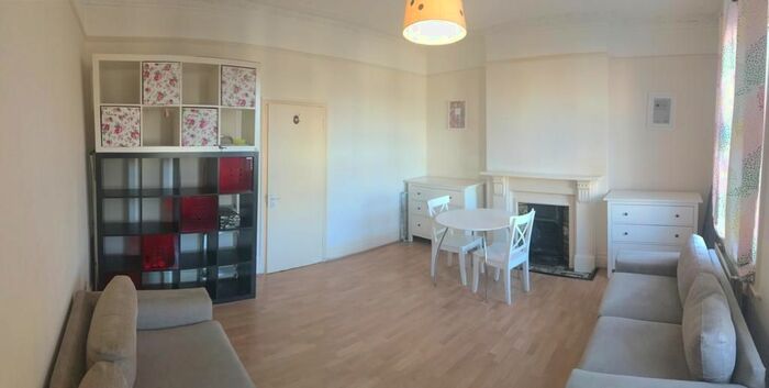 1 Bedroom Flat To Rent In East Hill, London, SW18