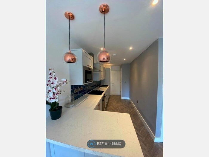 2 Bedroom Flat To Rent In Berkeley Court, Doncaster, DN1