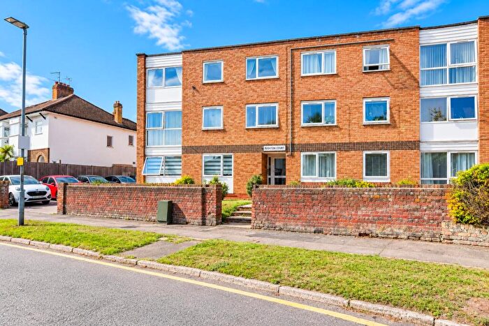 2 Bedroom Flat For Sale In Blindmans Lane, Cheshunt, EN8