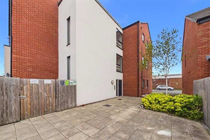 2 Bedroom Apartment For Sale In Fellows Drive, Burton-on-Trent, DE14