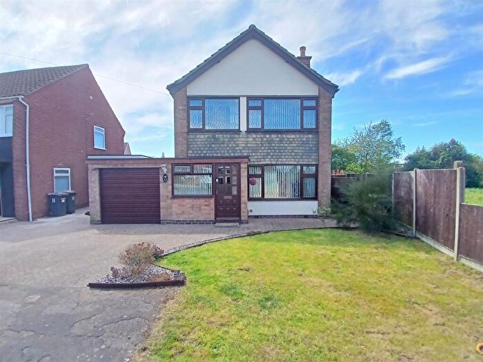 3 Bedroom Detached House For Sale In Bramcote Close, Bulkington, CV12