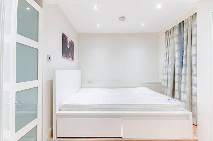 1 Bedroom Flat To Rent In George Street, Marylebone, London, W1H