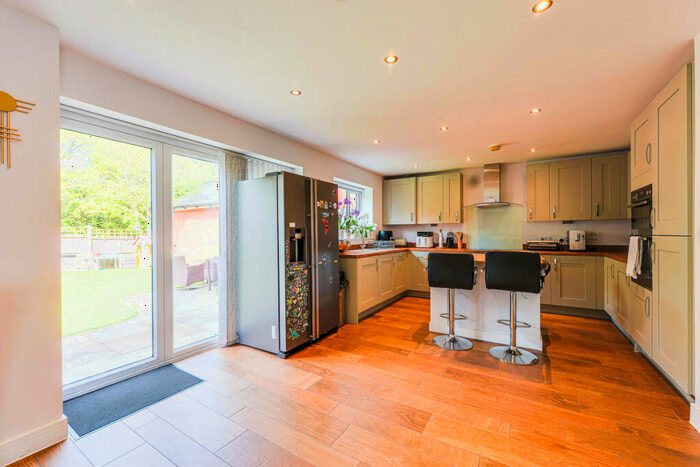 4 Bedroom Detached House For Sale In Reeds Close, Basildon, SS15