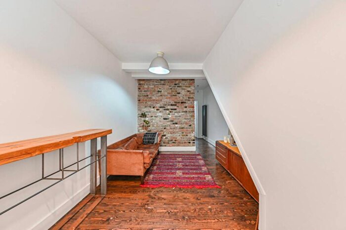 3 Bedroom Flat For Sale In Tanners Hill, Deptford, London, SE8