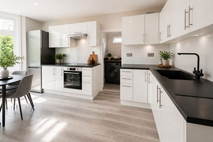 4 Bedroom End Of Terrace House To Rent In Honley Road, London, SE6