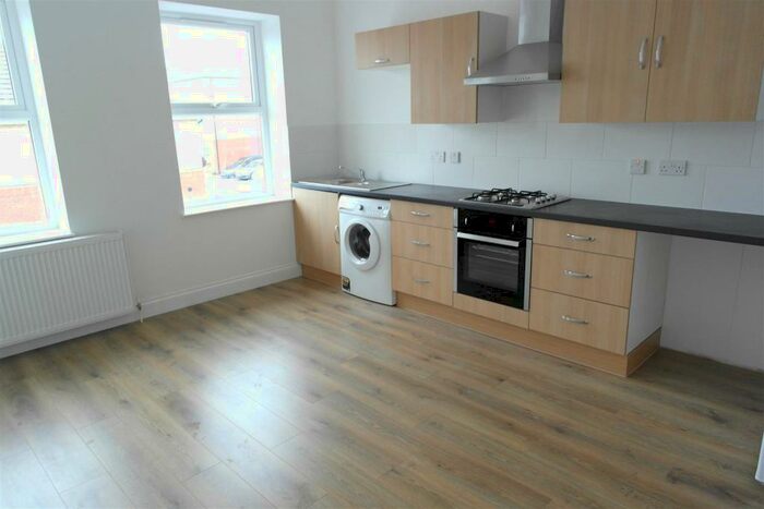2 Bedroom Flat To Rent In Beverley Road, Hull, HU3