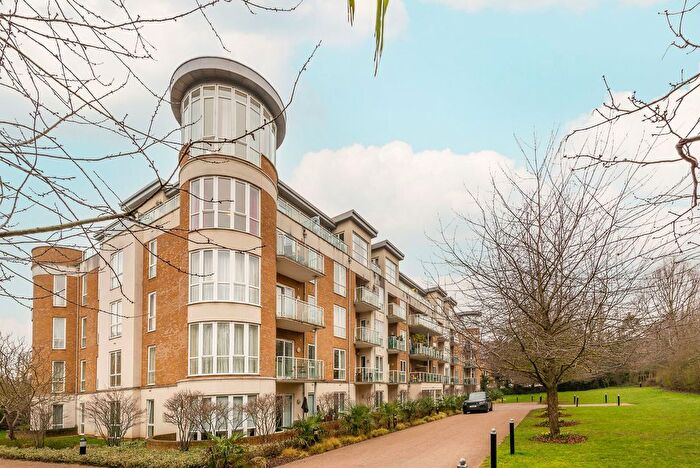 2 Bedroom Flat To Rent In Kew Riverside, Kew, Richmond, TW9