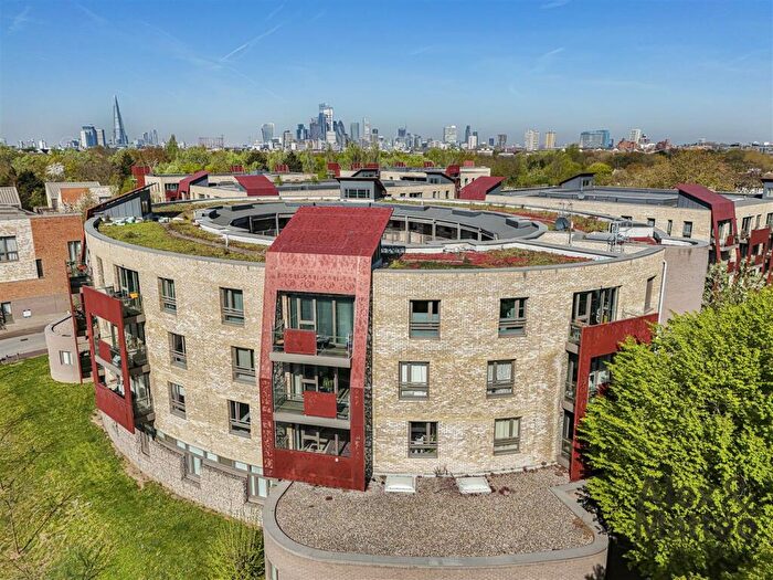 2 Bedroom Flat For Sale In Redwood Park, Canada Water, SE16