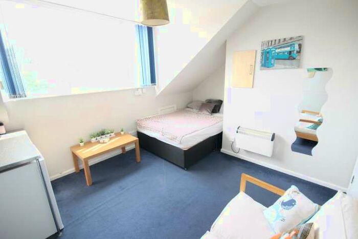 1 Bedroom Studio Flat To Rent In Irwin Approach, Halton, Leeds, LS15