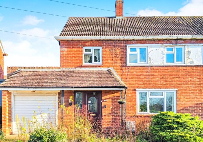 3 Bedroom Semi Detached House For Sale In Finches Rise, Guildford, Surrey, GU1