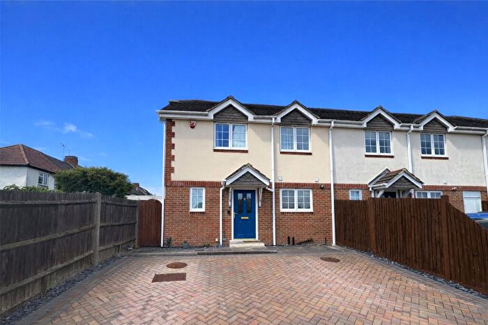 3 Bedroom End Of Terrace House For Sale In Wilson Road, Aldershot, Hampshire, GU12