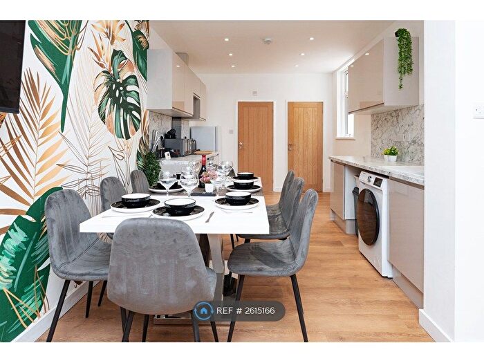 3 Bedroom Flat To Rent In London Road, Portsmouth, PO2