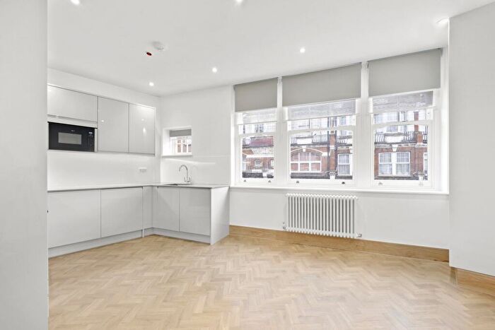 2 Bedroom Apartment To Rent In The Broadway, Woodford Green, IG8