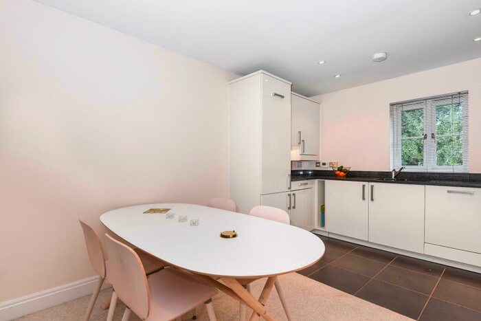 2 Bedroom Apartment To Rent In Ascot, Berkshire, SL5